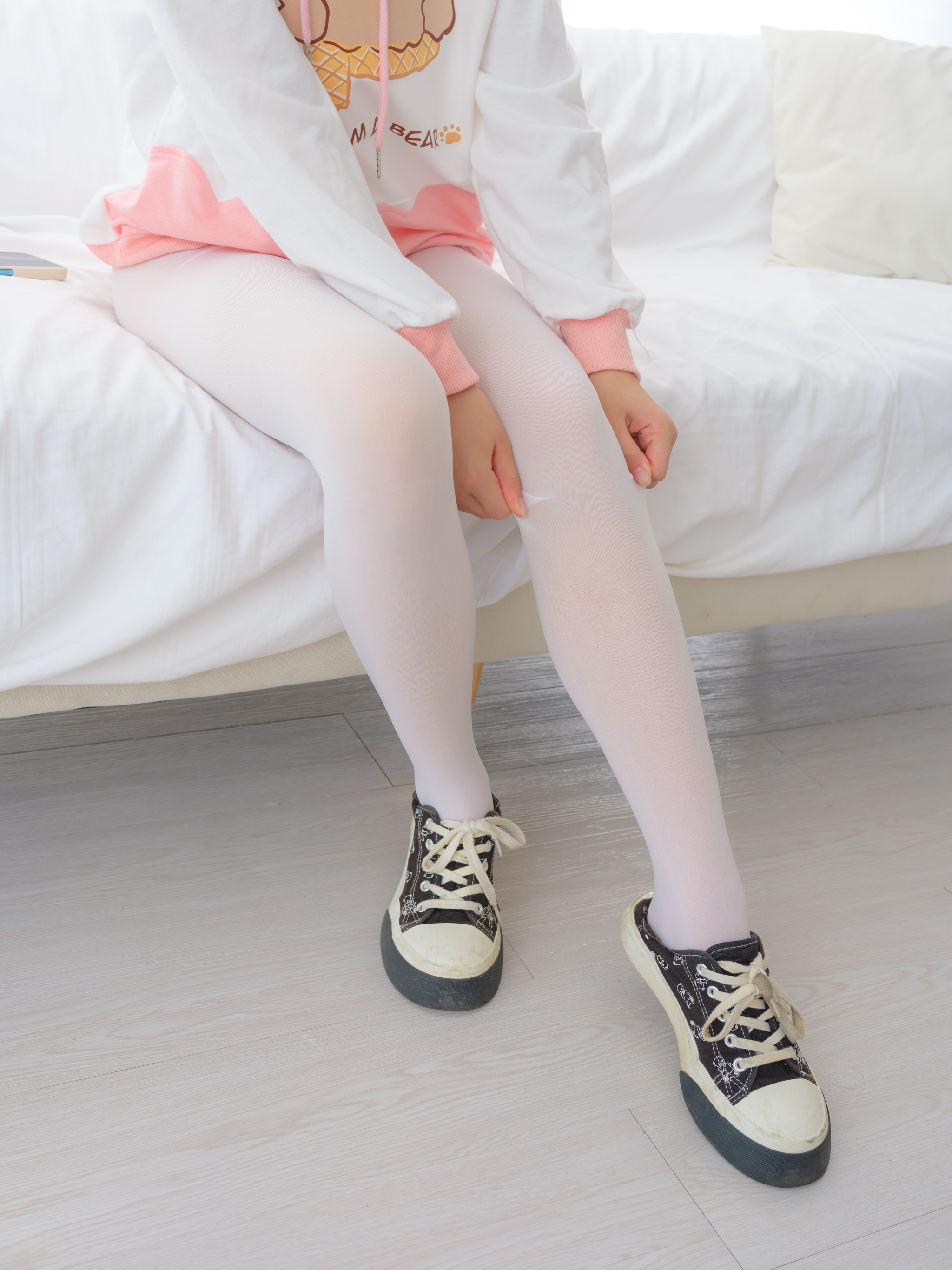 森萝财团 - NO.051 森罗财团 - 雨云 02E4K[144P1V]-XikXak